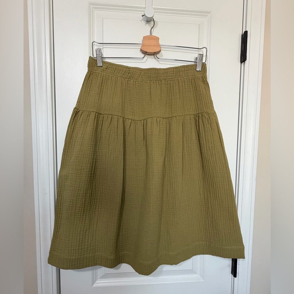 Chalsea & Theodore Olive Green Women's   
Midi Skirt Size: Medium NWT